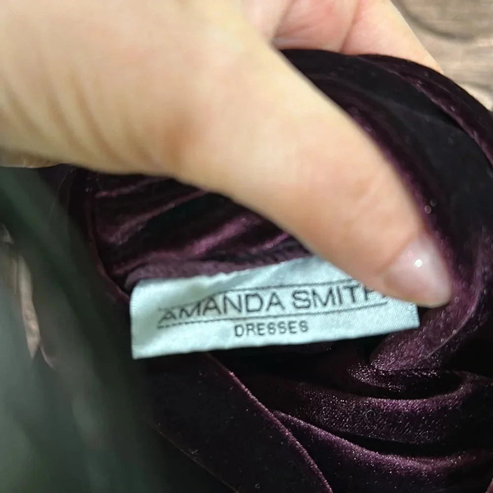 Amanda Smith
90s burgundy velvet long sleeve dress w/ turtle neck - Picture 8 of 9